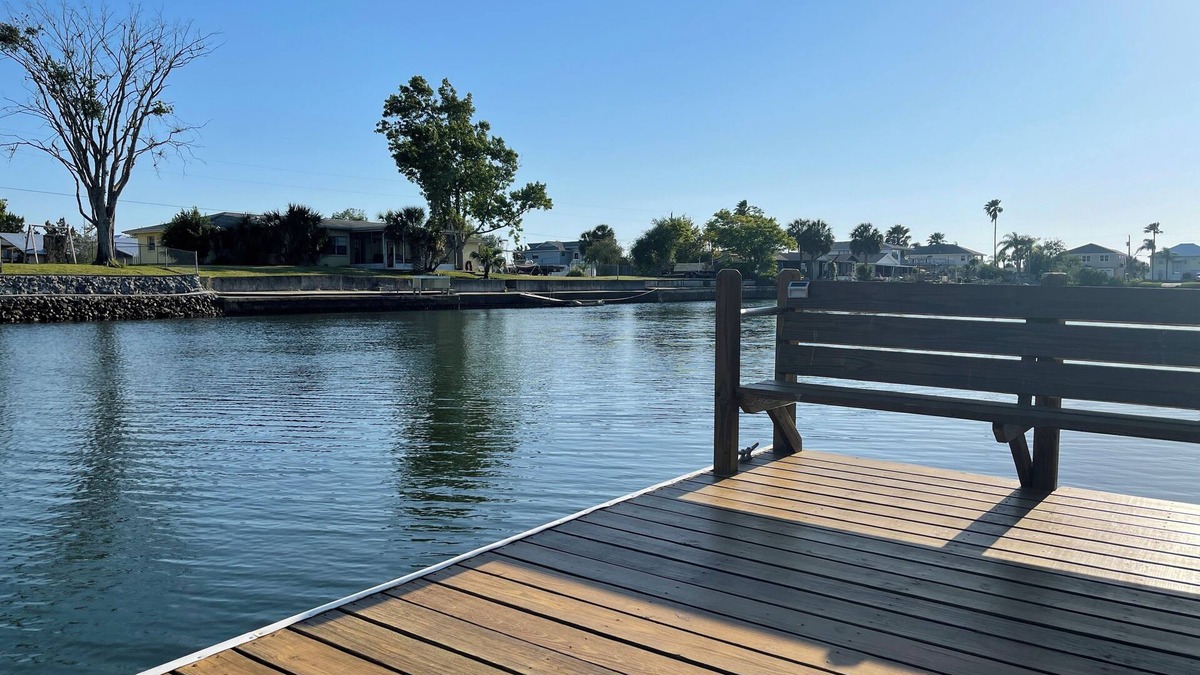 Spring Hill House | The Best Family Getaway! - Kayaks & Game Room Fun! Minutes To Weeki Wachee