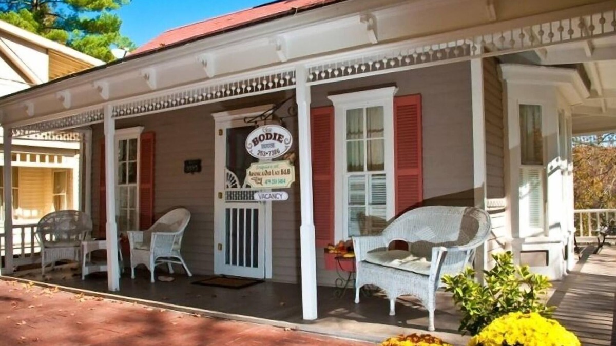 Eureka Springs Historic District Cottage | The Best Historic District Victorian Cottage in Eureka Springs