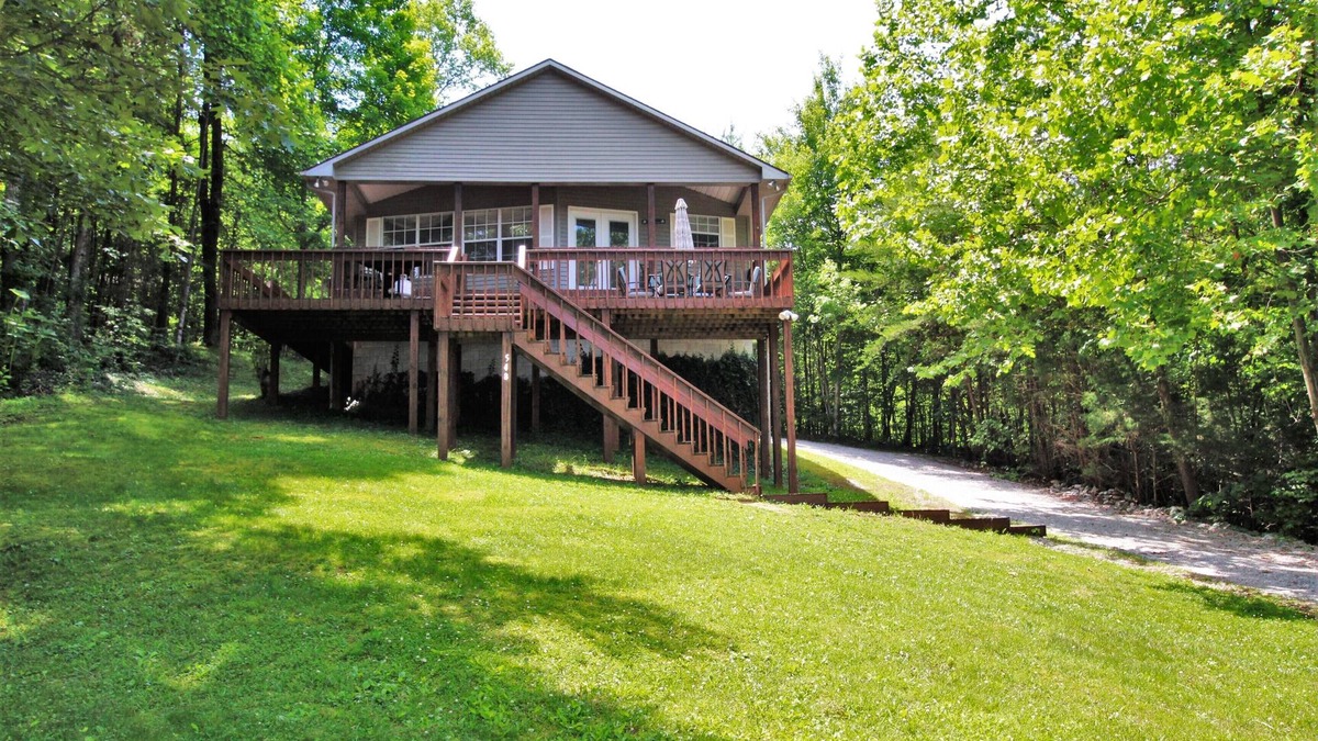 Monticello House | The best in affordable, clean and comfortable living.