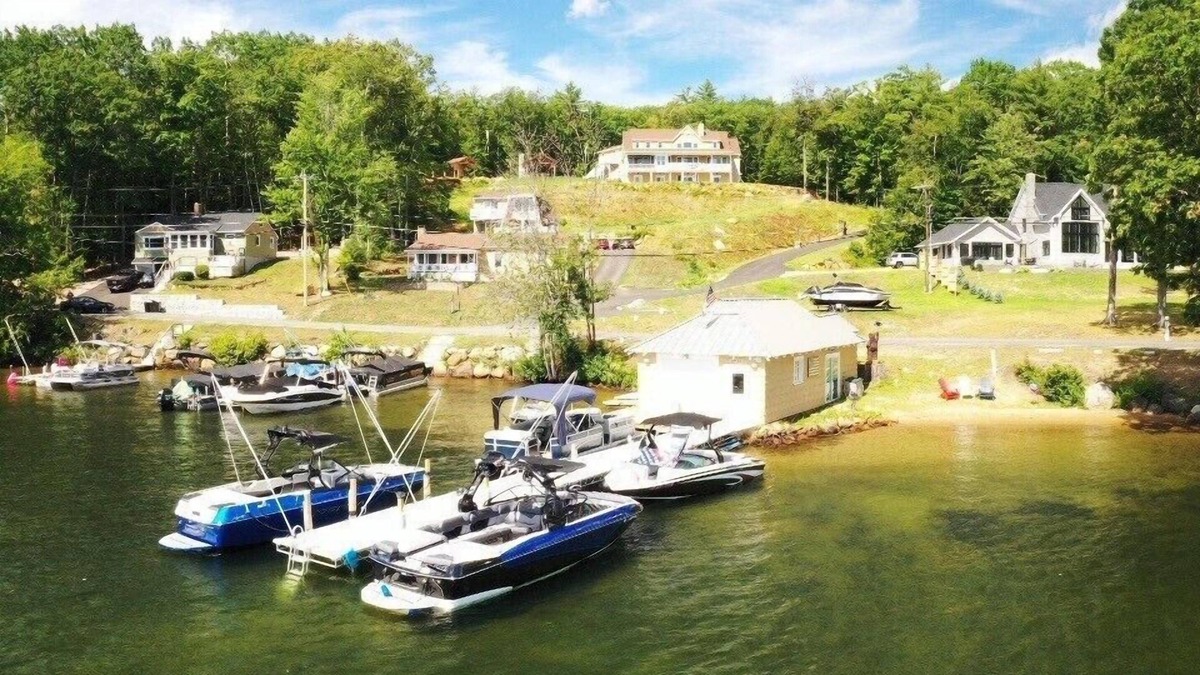 Laconia Cabin | THE BEST. Lake Spectacula view. Sleeps up to 5 discount for long term rental ,