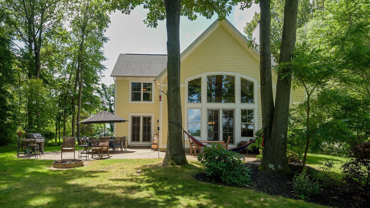 Decatur House | THE BEST MODERN, BIG, WATERFRONT, BEAUTIFUL LAKEHOUSE- 2 HRS FROM CHICAGOLAND
