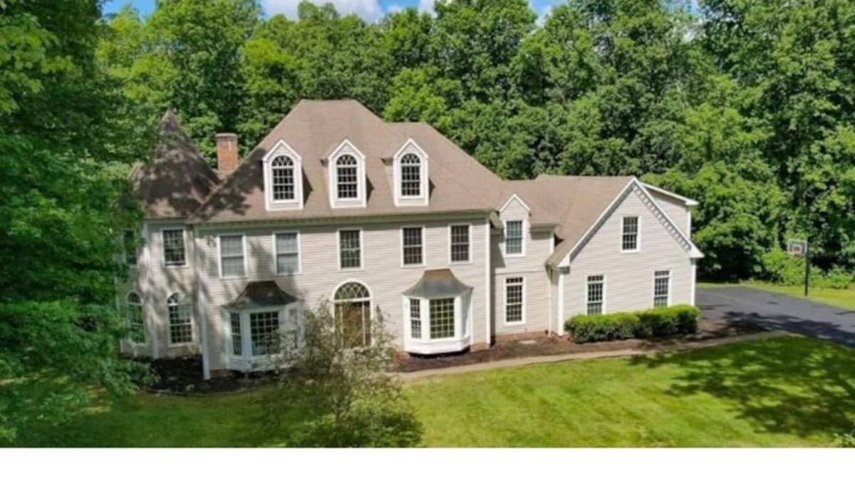 Redding Ridge House | The Best of Bethel/CT Luxury 5 Bdrm Home with Heated Pool