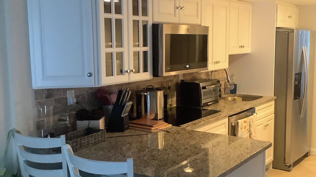 Mantoloking Condo | The best of both worlds! One bedroom condo on the beach with heated pool!