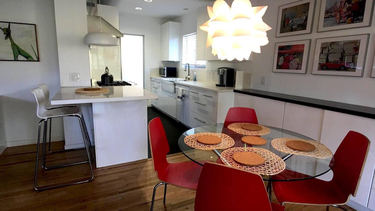Silver Lake House | THE BEST OF HOLLYWOOD AND LOS ANGELES IN A PRIVATE MID-CENTURY MODERN HOME