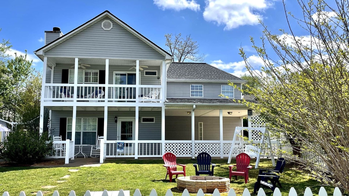 Hiawassee House | The best of Lake Chatuge - Stunning lake & mountain views!