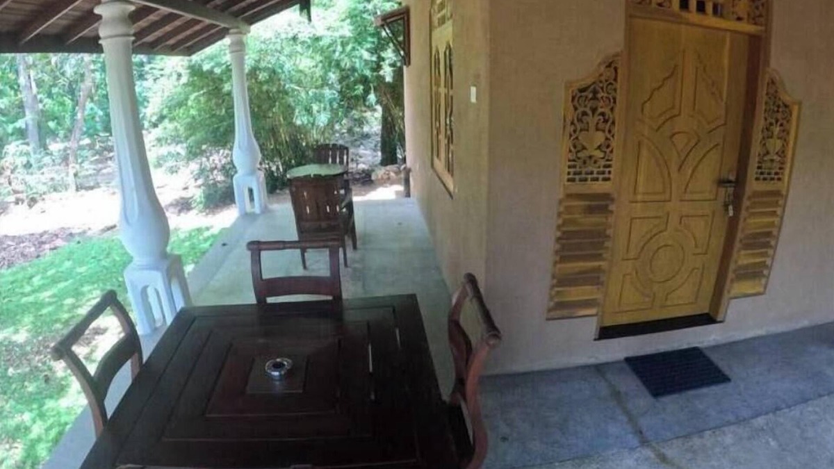 Ranawaranawa Hotel | The best place to be in relax [Room 1}