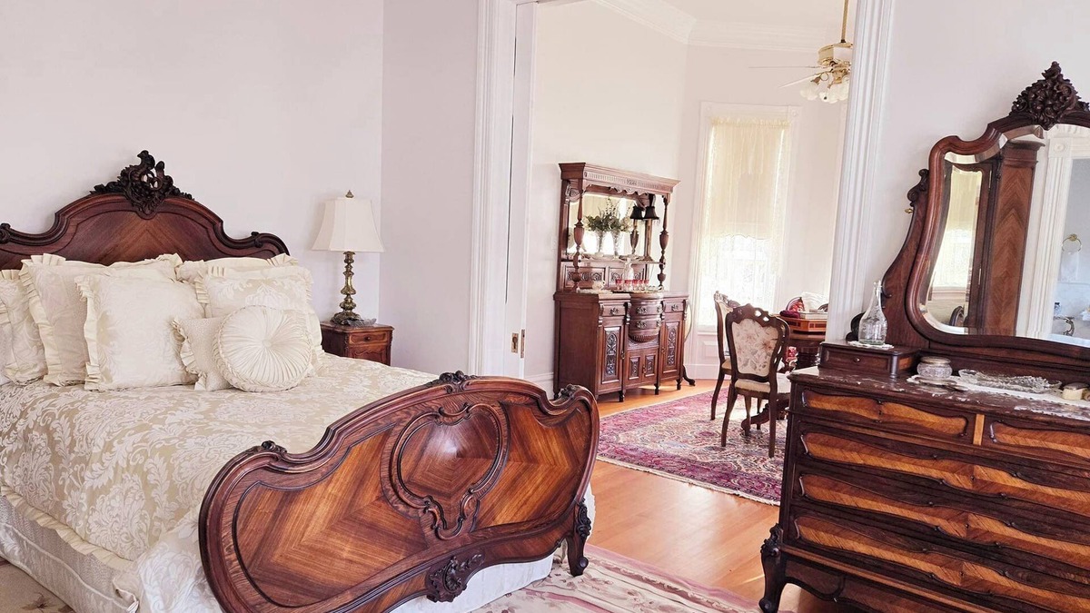 Winters House | THE Best Place To Stay In Winters Luxury Elegance Near Downtown Discover Winters