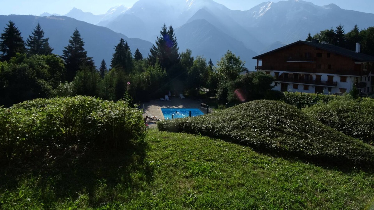 Le Bettex Apartment | THE BETTEX 1450m Near the slopes 2 rooms 2/6 people, Lounge overlooking Mont Blanc