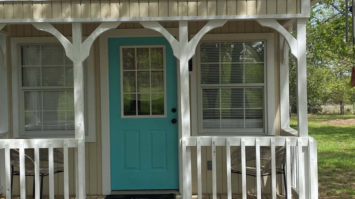 Glen Rose Cabin | The Beulah Jane is a peaceful cabin on working farm in Glen Rose.