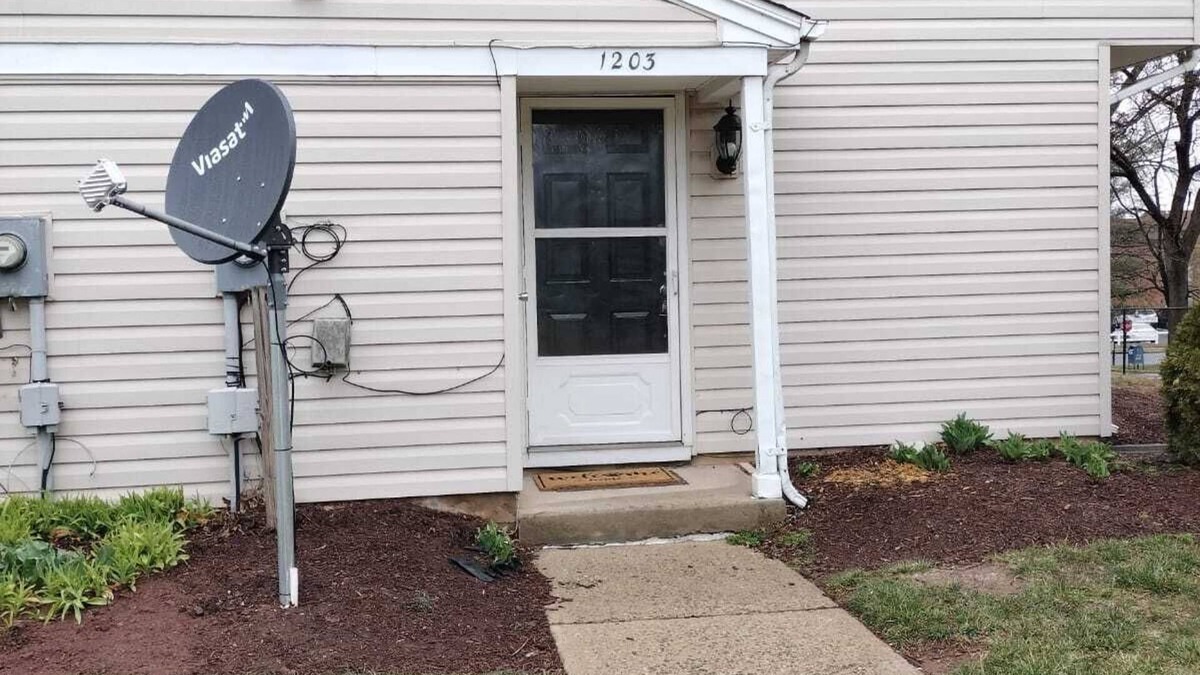 Frederick House | The Big Beautiful Townhouse with AC, WiFi in Frederick