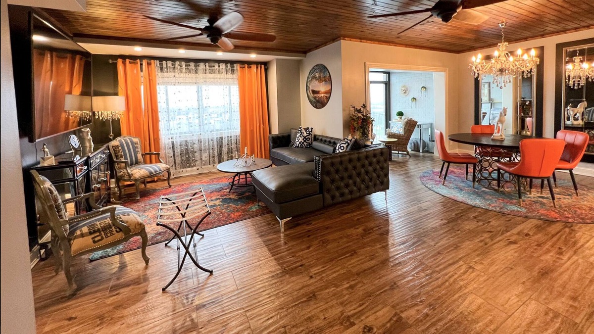 Woodward Heights Condo | The Big Blue Wave - 2-Bedroom Condo by Rupp Arena