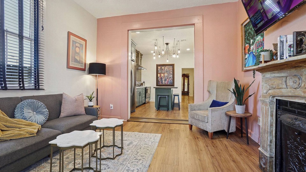 Tulane - Gravier House | The BIG EASY Retreat in the Heart of NOLA Hotspots!