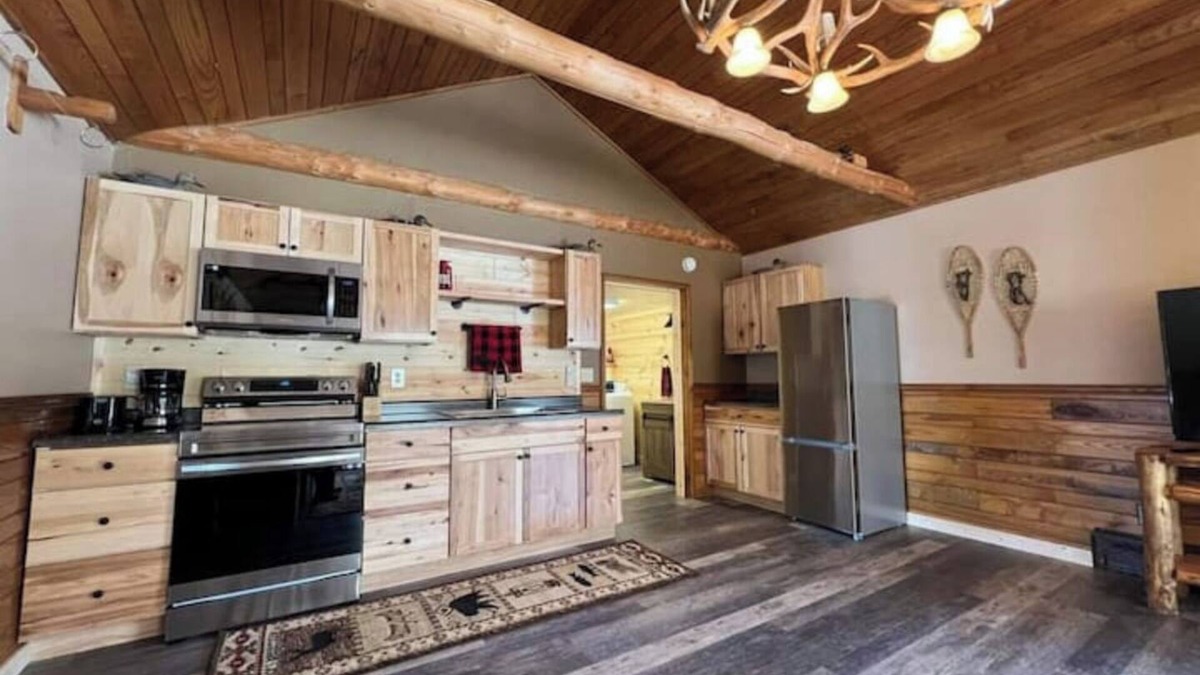 Phillips Cabin | The Big Game Suite