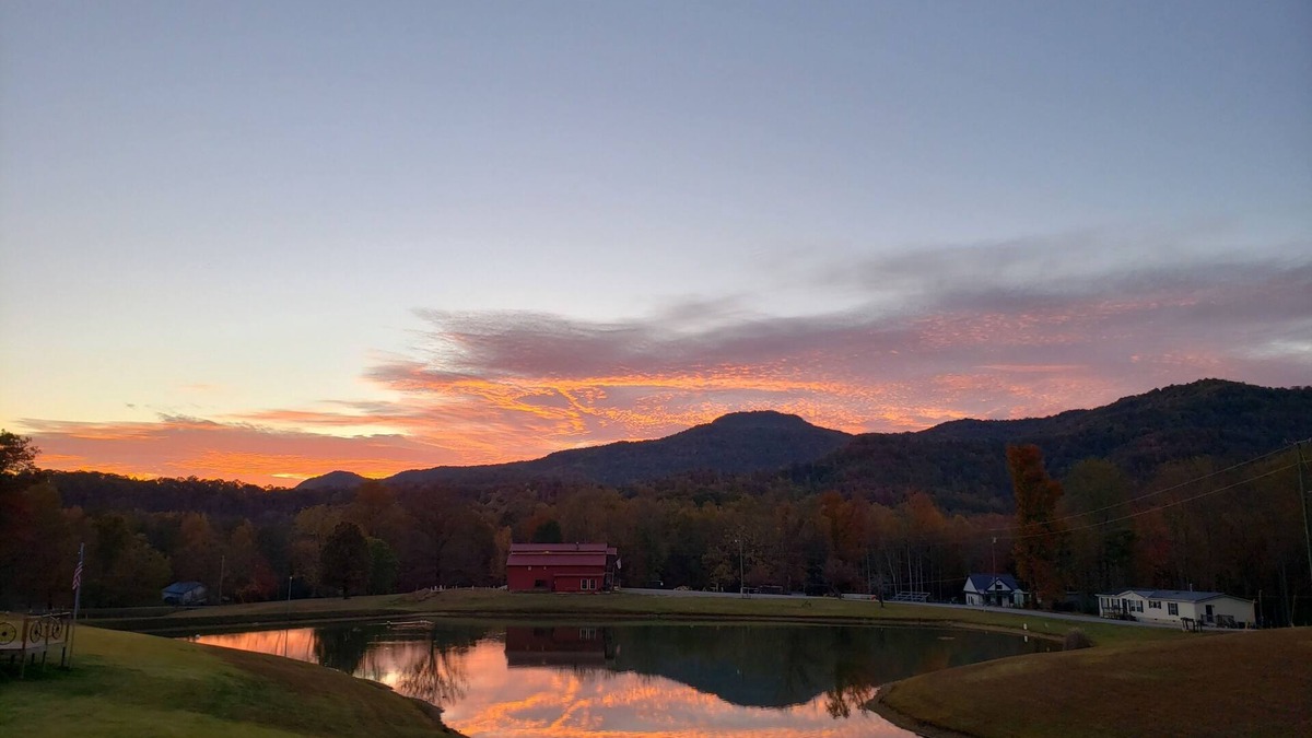 Ashley Oaks House | The Big Red Barn Unit #3- Direct Trail Access-150 yards to G-23