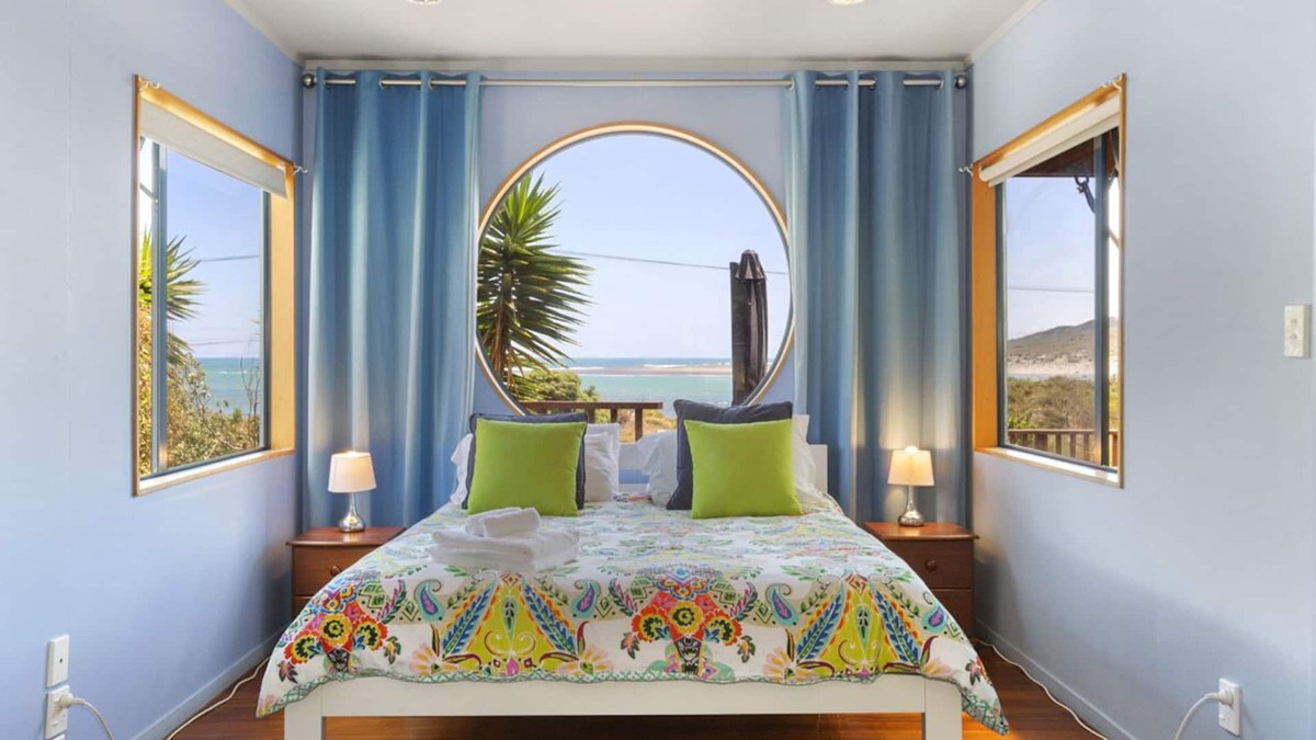 Raglan Cottage | The Big Round Window - Raglan Holiday Home