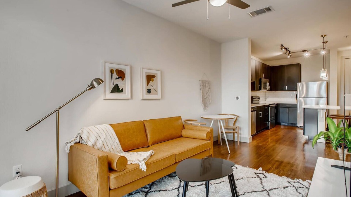 Holly Apartment | The Bindel, East Austin, Highly Walkable + Pets Welcome!