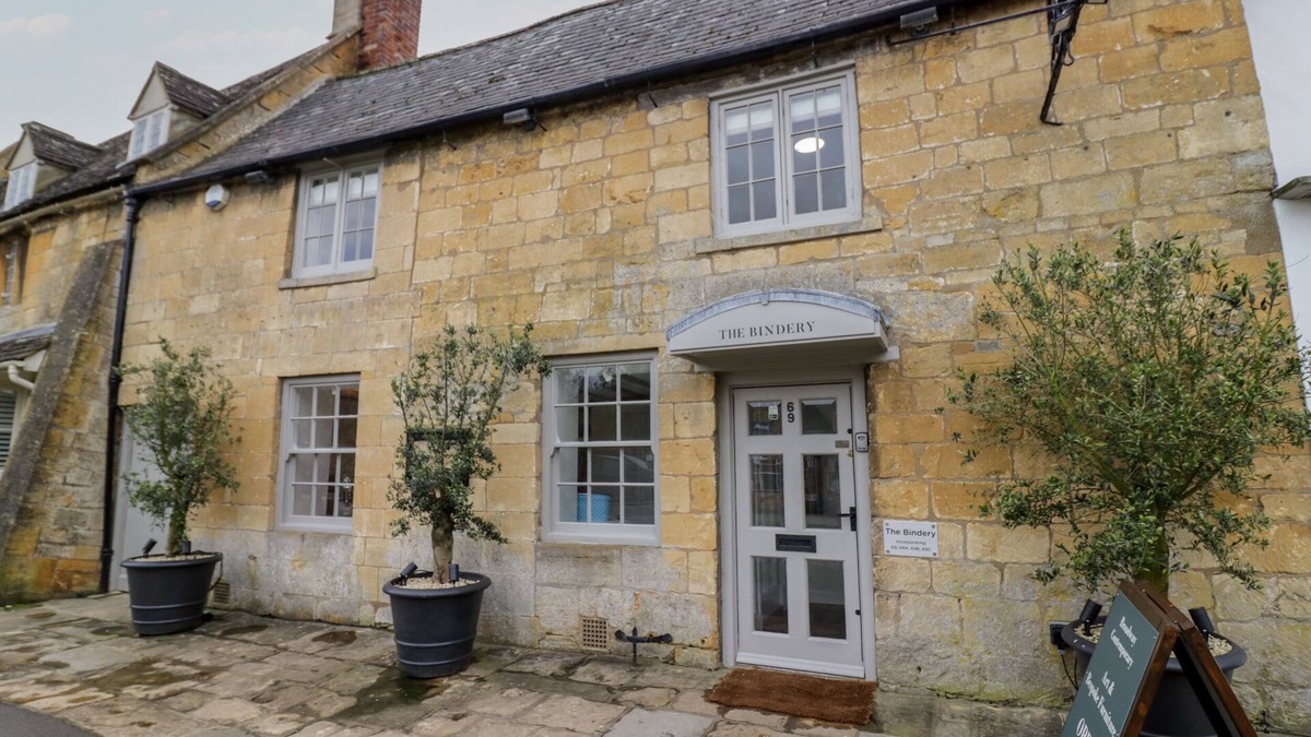Broadway Cottage | THE BINDERY in Broadway