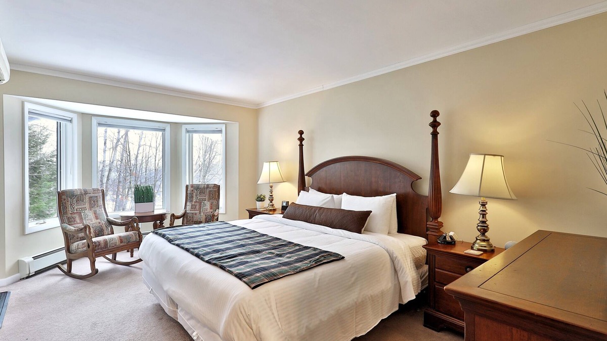 Killington Cabin | The Birch Ridge: English Gentleman's Room #9 - King Suite in Killington, Vermont. Hot Tub.