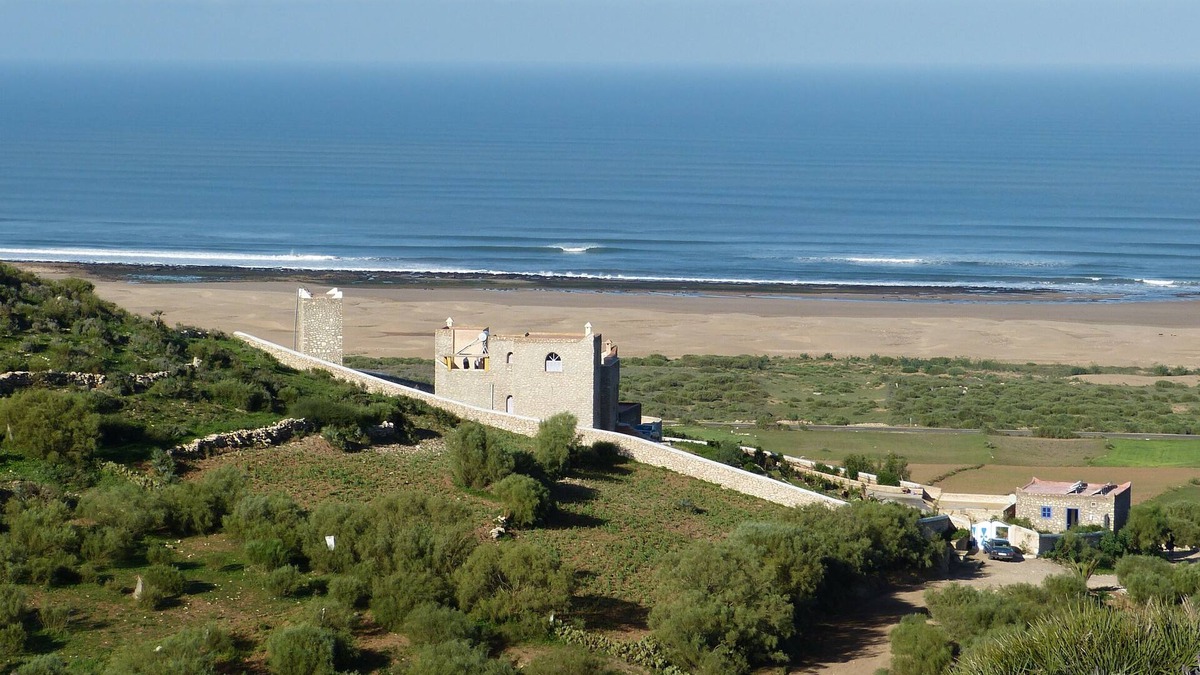 Moulay Bouzarqtoune House | The bird house between sky and sea.