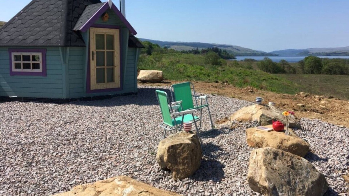 Dalmally Cabin | The Bird Hide - Romantic Wood Cabin in a spectacular lochside setting