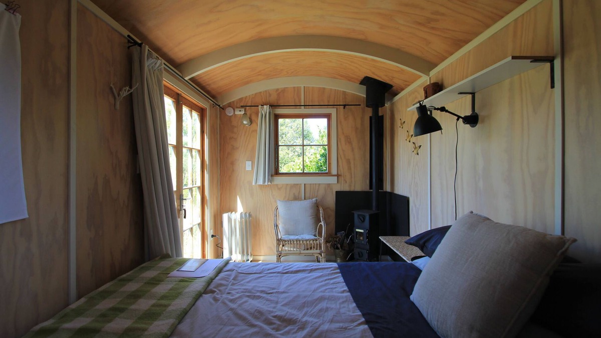 Waikouaiti Cabin | The Bird Hide - rustic luxury by the water