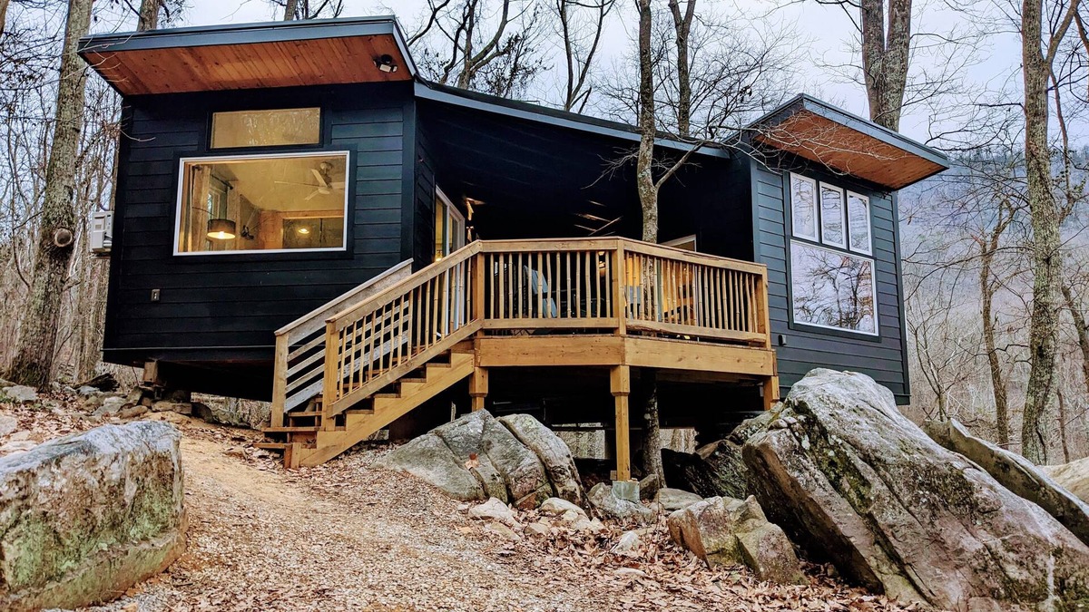Chattanooga Cabin | The Bird House ~ A modern treehouse in the forest ~ 15 minutes from downtown