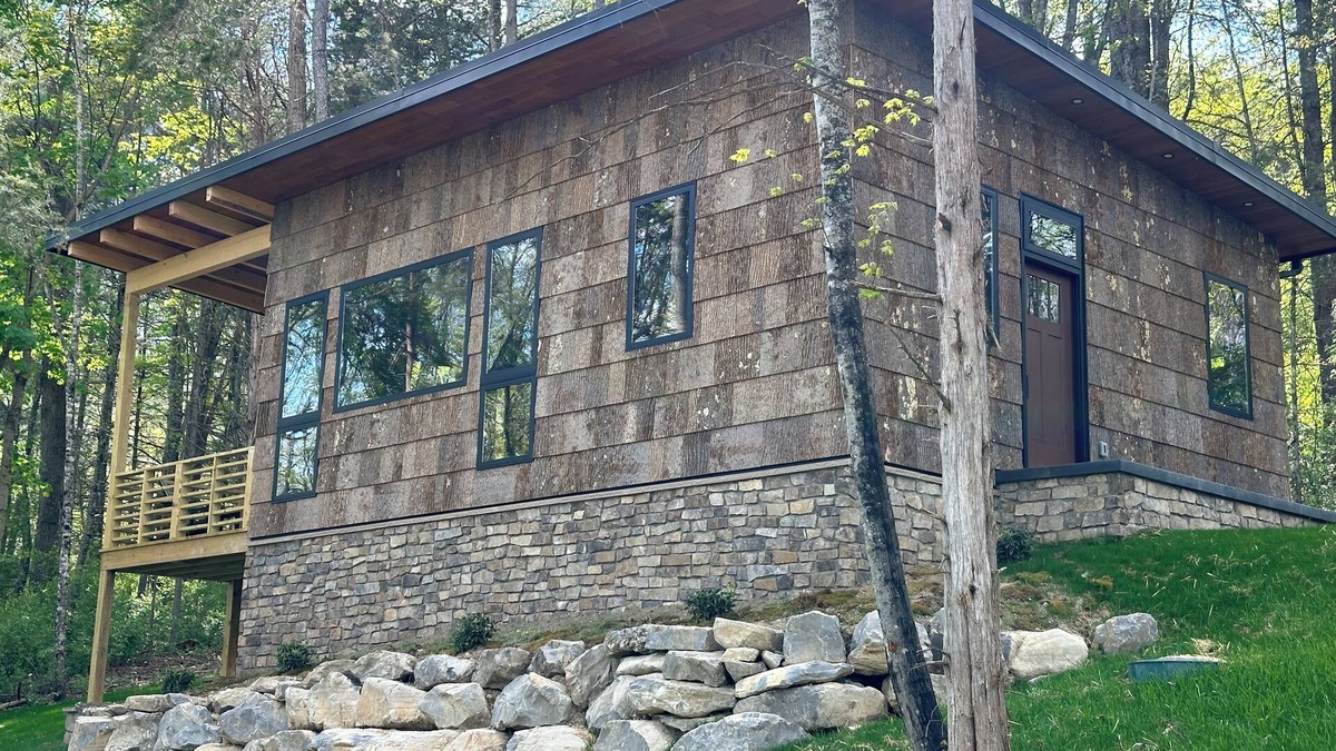 Blacksburg House | The Bird House - Brand new, 3.5 miles from VT, Privacy, Tile Shower, King bed.