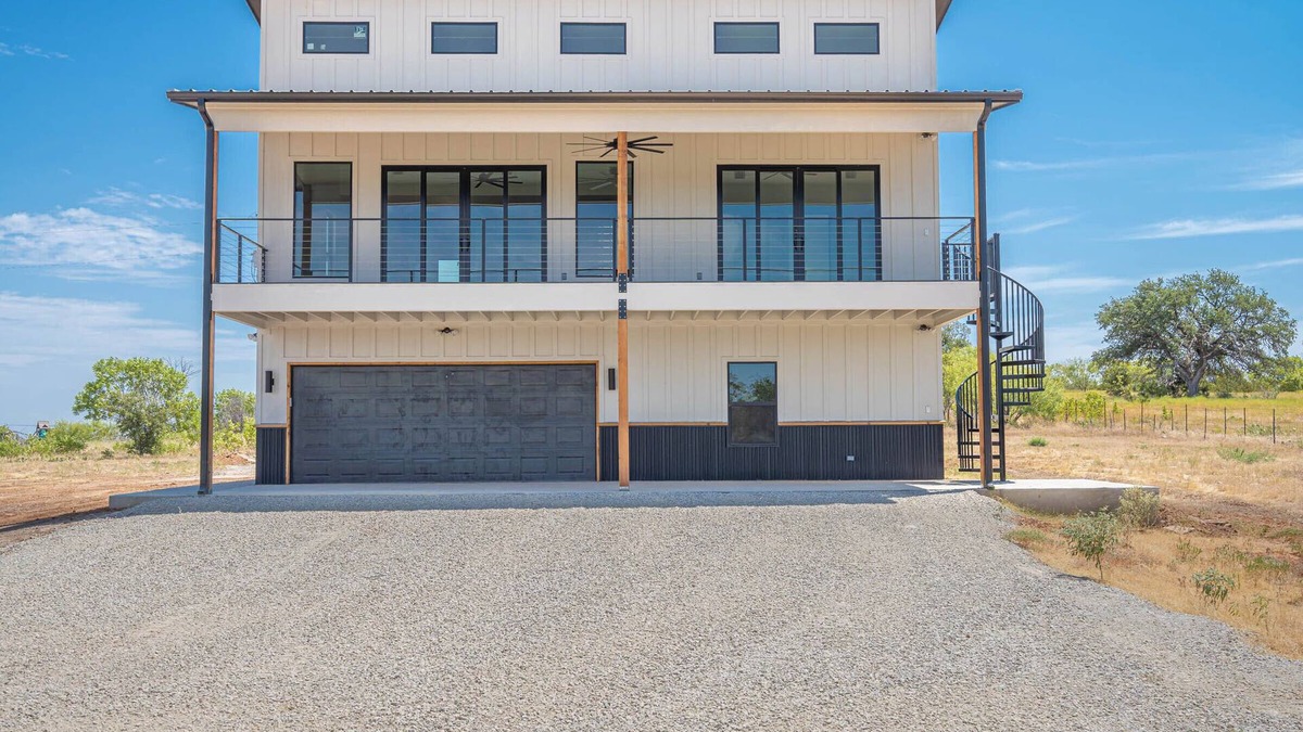 Palo Pinto County House | The Bird House on Possum Kingdom Lake