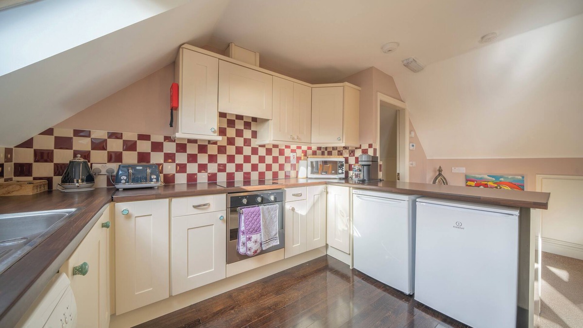 Garrettstown Cabin | The Bird House - Woodland & Coastal Lodge nr. Kinsale and Old Head Golf Course