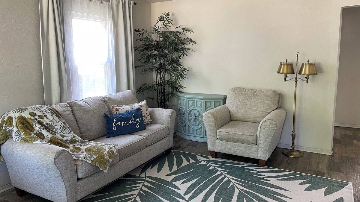 Sioux Falls House | The Bird Nest 2-bedroom central & safe for families close to Sanford, VA, & Zoo