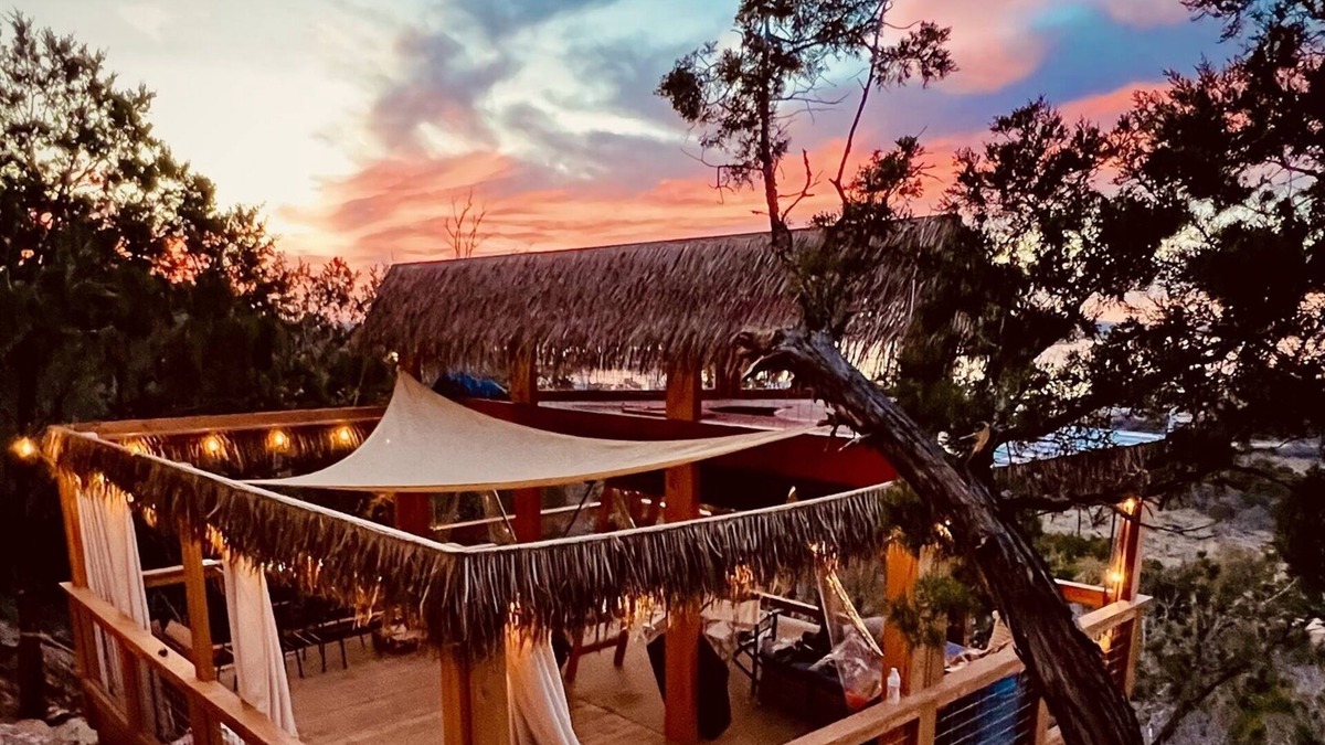 Horseshoe Bay Cabin | The Bird's Nest at The Retreat on the Hill