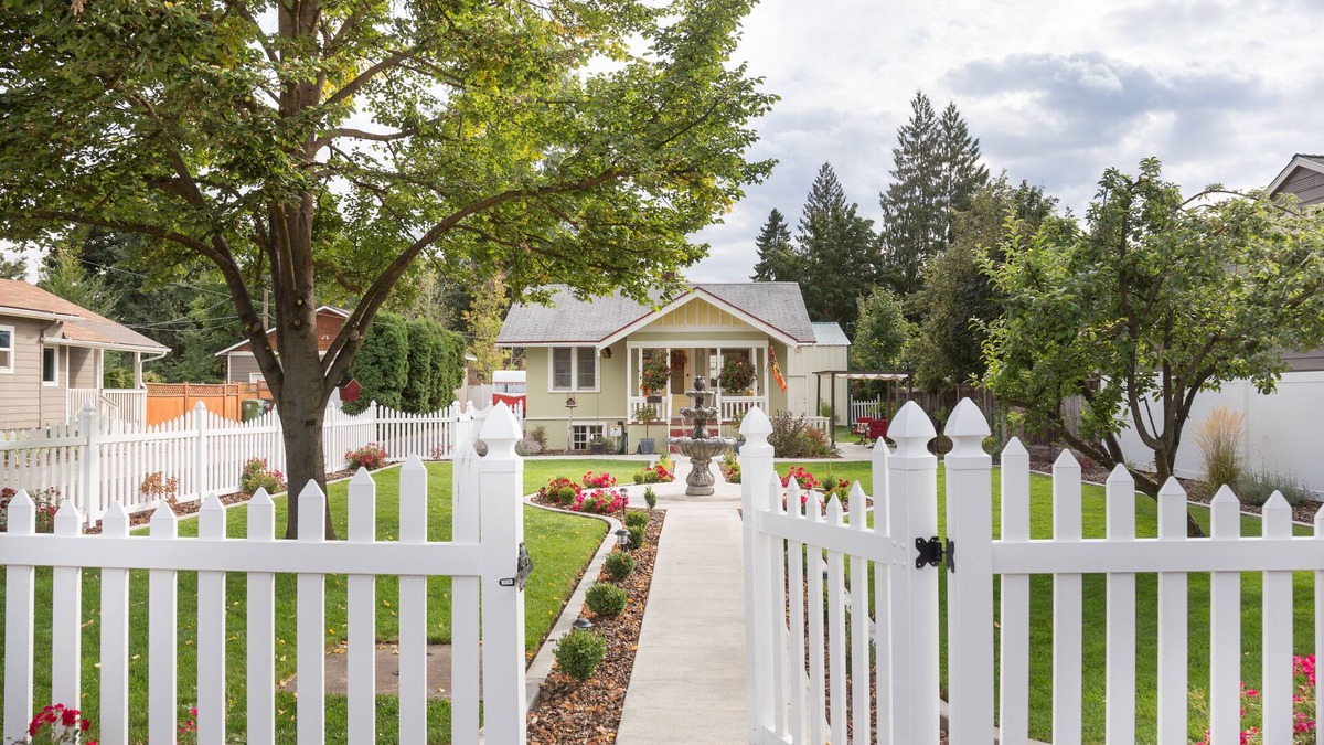Spokane Cottage | The Birdhouse - A charming cottage on the South Hill