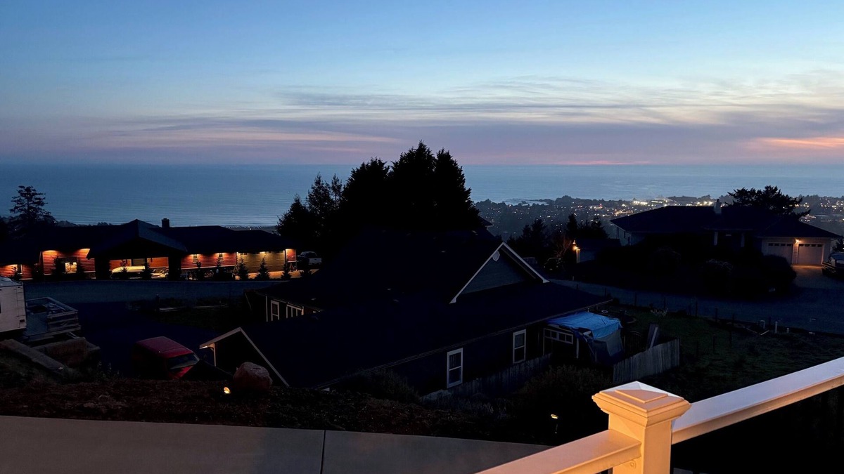 Brookings House | The Bird’s Nest: 5-yr new, 3 Bedroom 180 degree Ocean View Home in Brookings, OR
