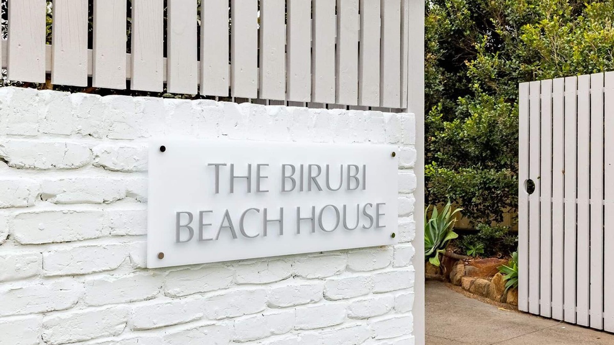 Anna Bay House | The Birubi Beach House 11 Campbell Ave Close to the beach pet friendly holiday home