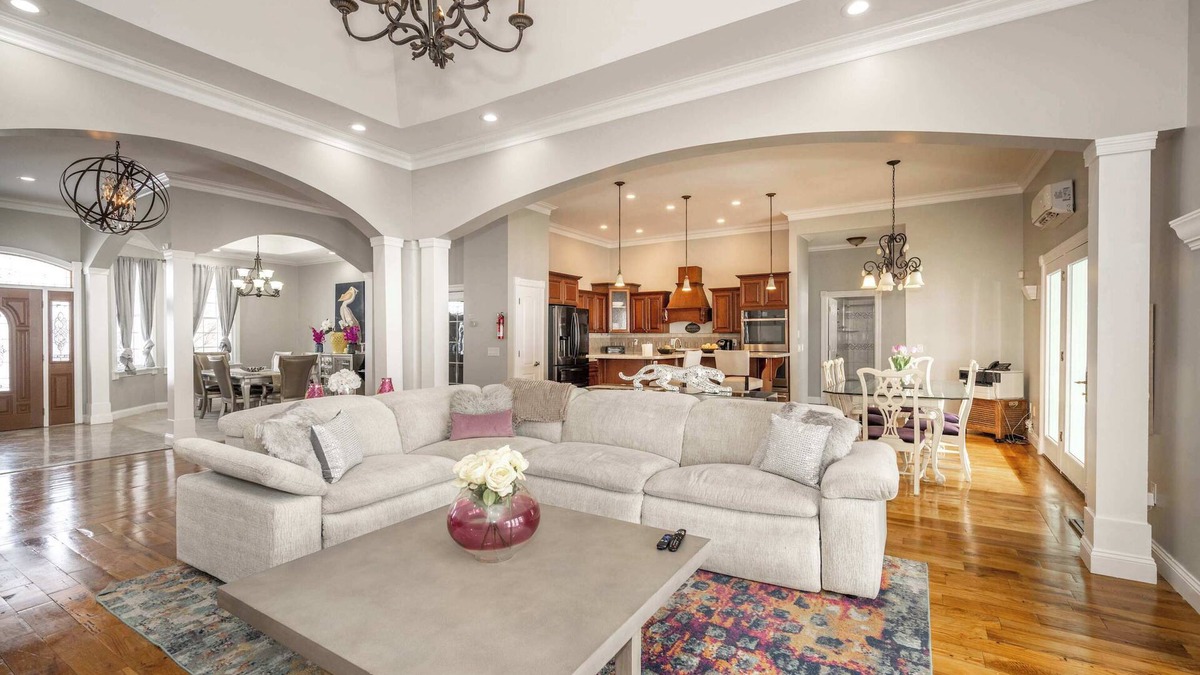 West Chester House | The Bishops Manor, Stay for 10!