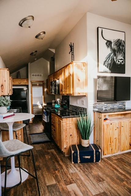 Austin House | The Bison Cabin - The Cabins at Rim Rock