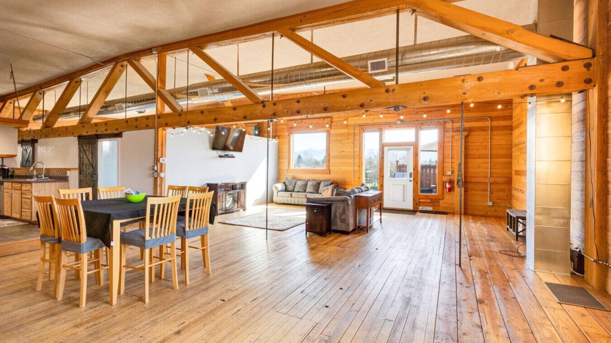 Hamilton Apartment | The Bitterroot Loft On 1st Street