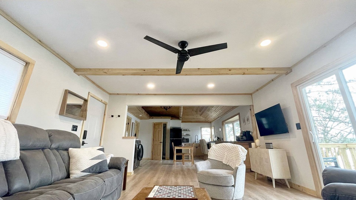 Montello Cabin | The BL Cottage - Lake Getaway with Panoramic Views, near Cascade Mountain