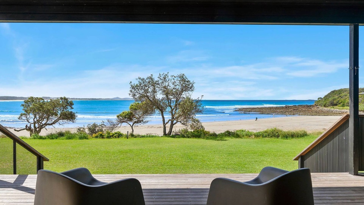 Arrawarra Headland House | The Black House - stunning oceanfront property