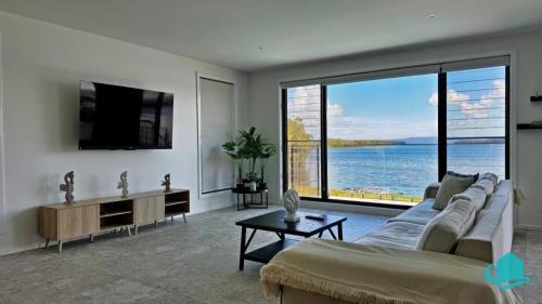 Swansea House | The Black Swan Lakehouse - waterfront pool