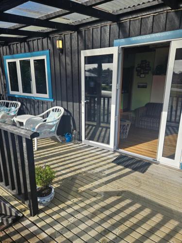 Hokitika Apartment | The Blackhouse Cottage