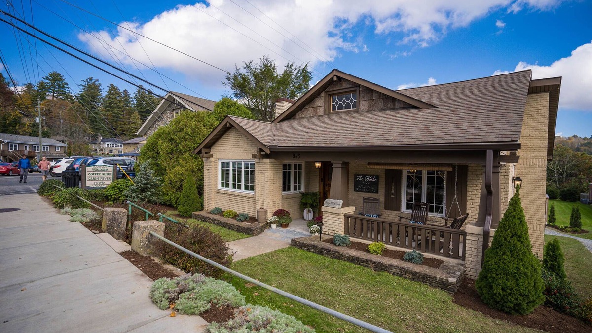 Blowing Rock House | The Blake on Main St- NEW LUXURY RENTAL ON MAIN STREET BLOWING ROCK