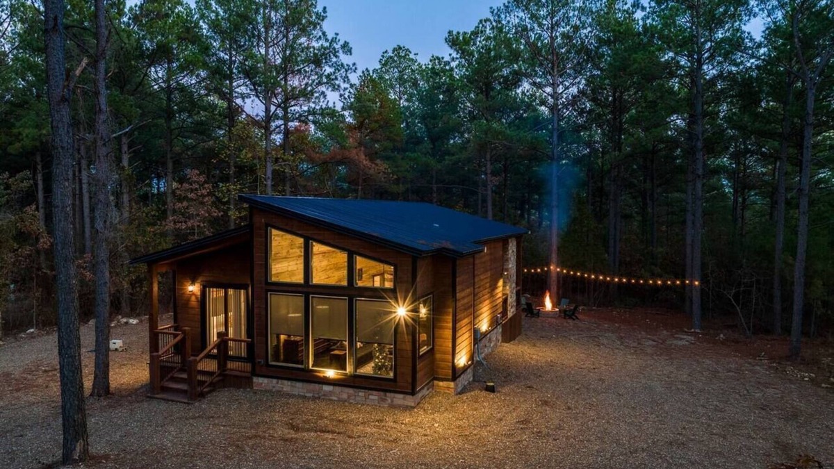 Pickens Cabin | The Blaylock Cabin, 2 King, Hot Tub, Pet Friendly!