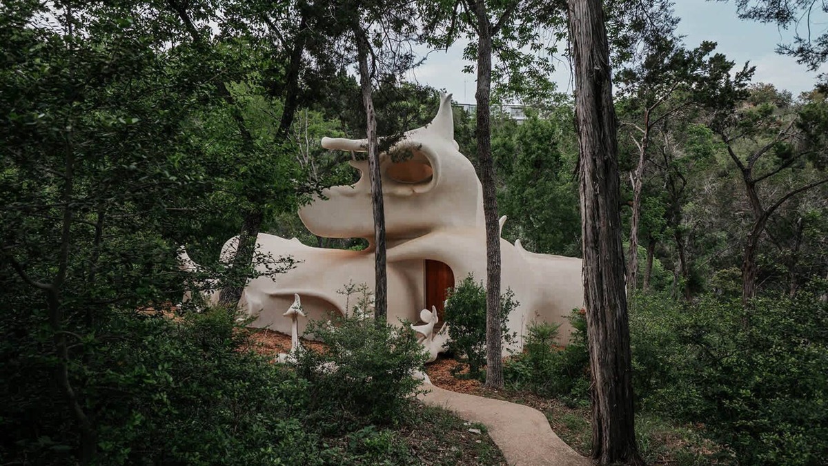 Westlake Highlands House | The Bloomhouse | Iconic Austin Sculptural Stay