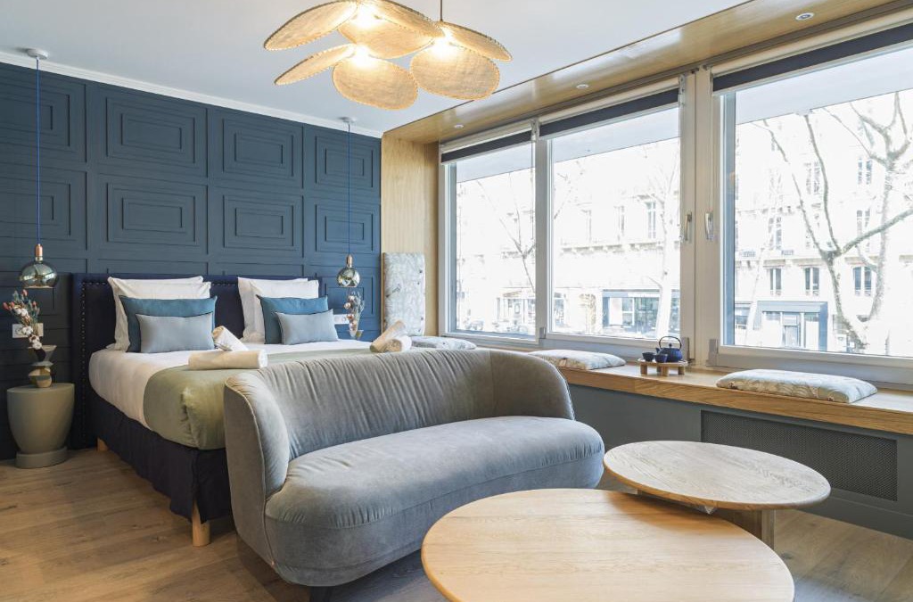 Chaillot Apartment | The Blue Alma Eiffel Tower