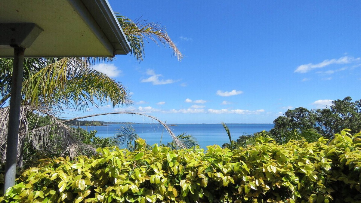 Coopers Beach House | THE BLUE BACH - KIWI QUINTESSENTIAL