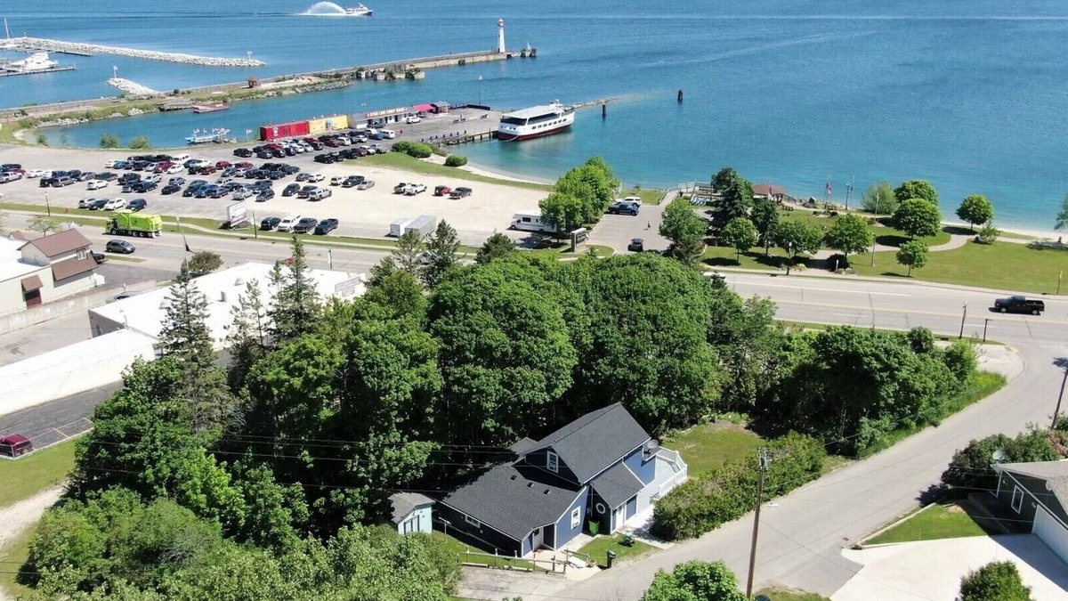 St Ignace House | The Blue Bliss- Lake Huron Views