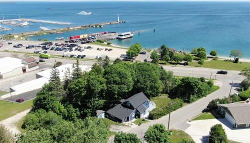 St Ignace House | The Blue Bliss