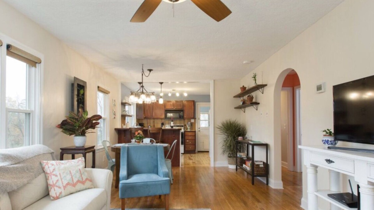Weaverville House | The Blue Bungalow in Downtown Weaverville. Walk to Main Street.