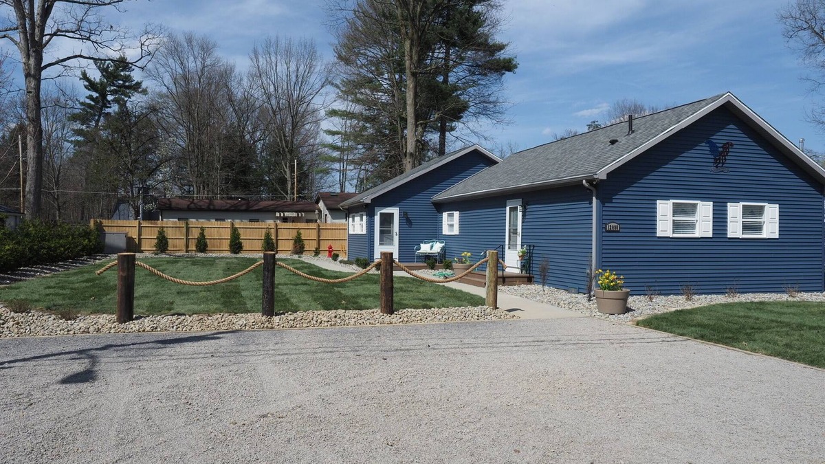 Conneaut Lake House | The Blue Haven at Conneaut Lake
